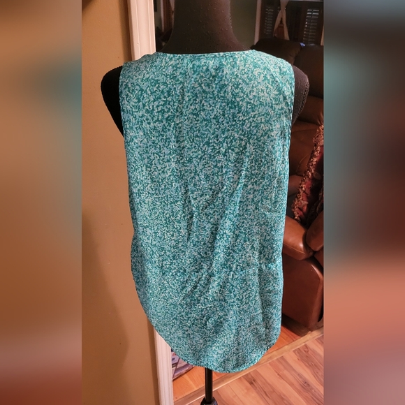 Women's Michael Kors Green Printed Sleeveless Blouse, Size Medium - Picture 5 of 10
